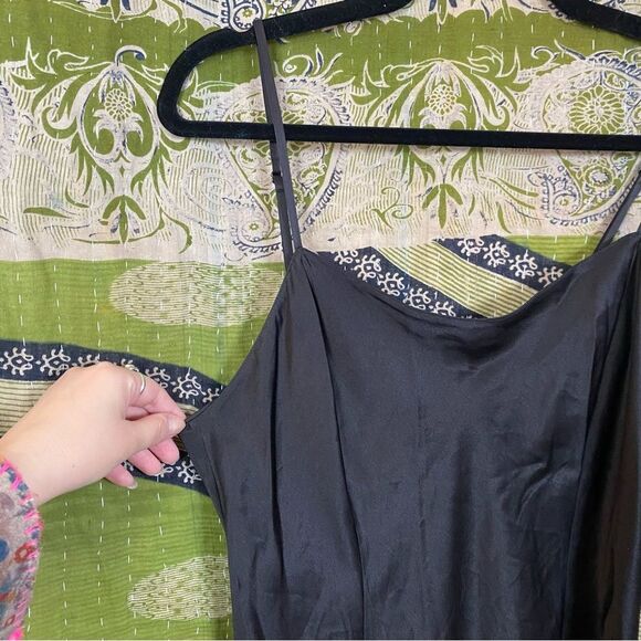 Vintage 90's Victoria's Secret Black Silk Chemise Size Medium - Picture 3 of 12